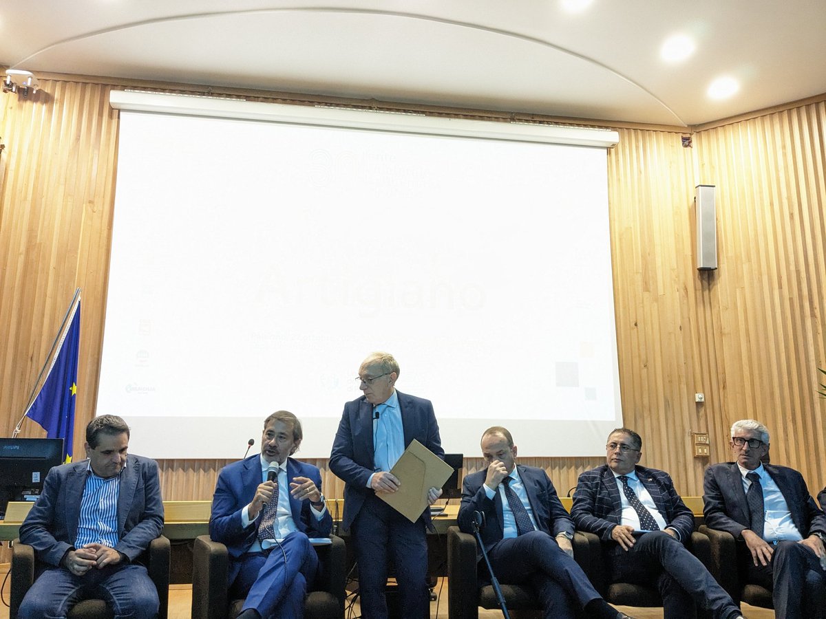 CislSicilia's tweet photo. Il segr gen #CislSicilia #SebCappuccio all'evento per 30 anni Ebas Sicilia➡️ I dati dimostrano che la bilateralità funziona in Sicilia, sono stati prodotti risultati importanti. È centrale il ruolo della partecipazione, indispensabile per sostegno e ripresa del mondo del lavoro" https://t.co/QdWXunp5dY