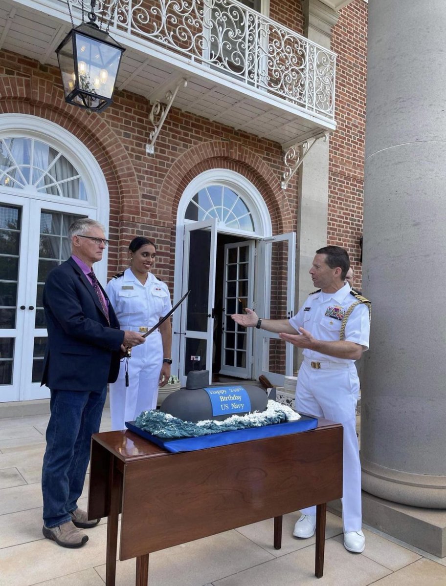 A very cool SSN 774-class Navy Birthday cake! 😎🎂
#FlashbackFriday #AUKUS #FreeAndOpenIndoPacific @USNavy @INDOPACOM @USEmbAustralia 
@USPacificFleet  #USwithAUS #StrongerTogether 
#NavyBirthday 
linkedin.com/posts/kevin-qu…