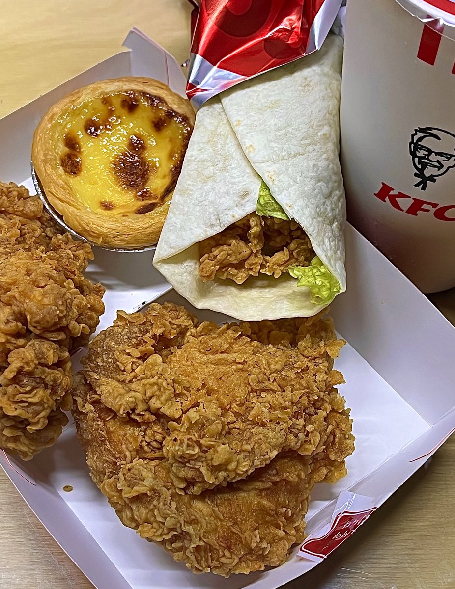 mammameogjja's tweet image. ┌──────────┐
│⌕ YouTube 검색               
└──────────┘
최근 검색어
↳ KFC 초코타르트 재출시 해달라고 요구하는 법
↳ KFC 초코타르트 재출시 가능성
↳ KFC 초코타르트 먹방
↳ KFC 초코타르트 만드는 법
↳ 고양이 헤어볼 만드는 법