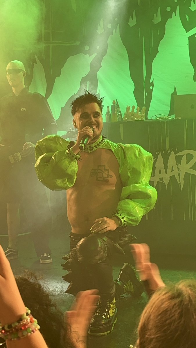 It’s a close call between Käärijä and Taylor Swift (yes) but thanks to both of them for helping me fall in love with music again.💚❤️

Should be him though, Cha Cha Cha.💚
(From his concert in Dublin).