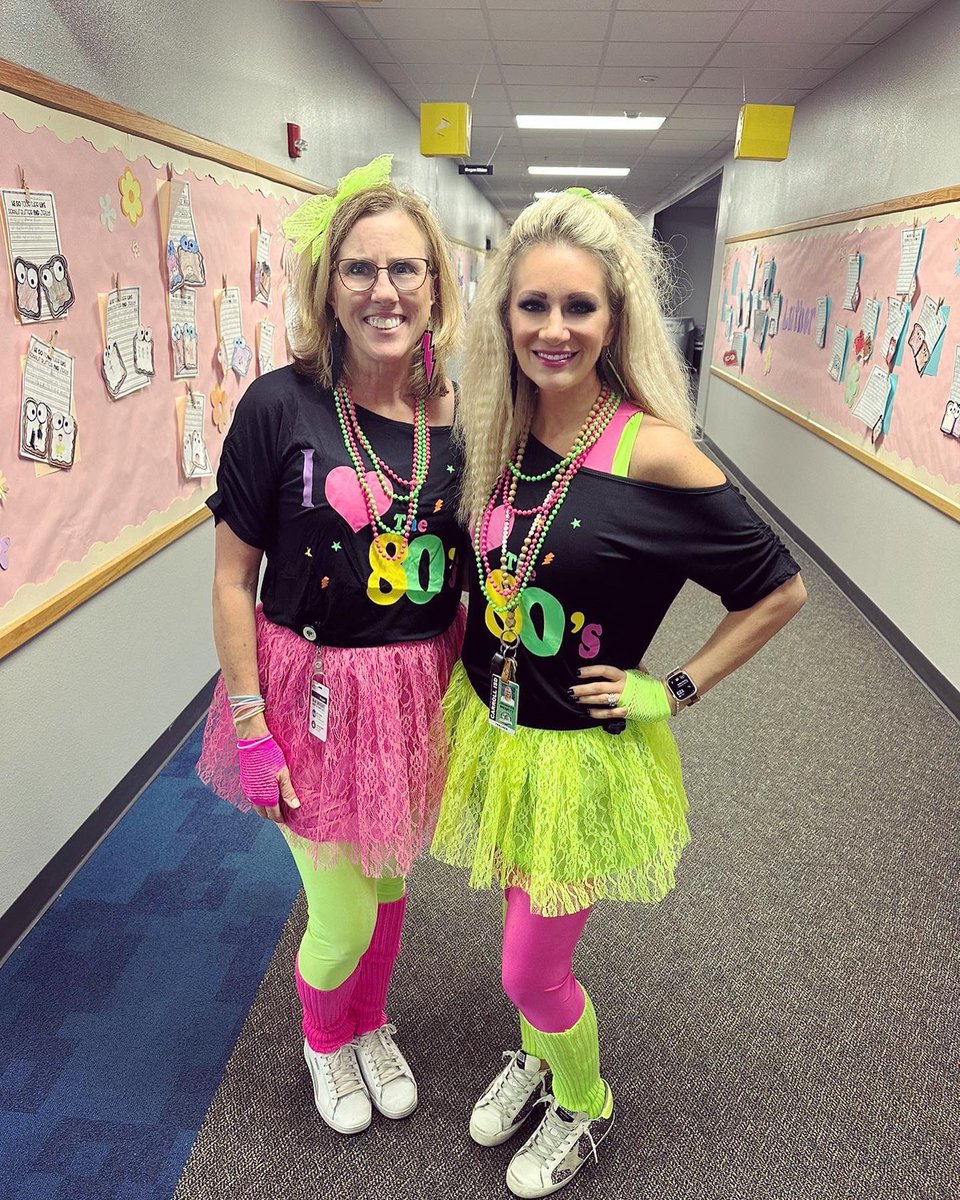 merrittsthirds's tweet image. We understood the assignment! Happy #RedRibbonWeek and #decadesday !! #thirdistheword @LorrieArstOUES @oldunionES @Carrollisd