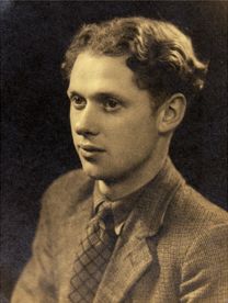 NLWales's tweet photo. Dylan Thomas is one of Wales’ best-known poets. Born #onthisday in 1914, he is known as much for his colourful character as his literary masterpieces!

Why not visit our Milkwood and Manhattan exhibition to celebrate one of his greatest pieces of work?
🔗https://t.co/TzdKyGrzsW https://t.co/qzbBz7uS21