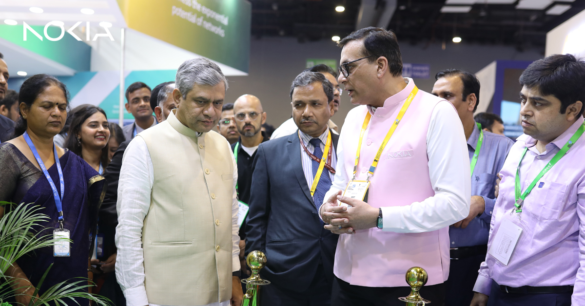 We are honored to host @AshwiniVaishnaw, Minister of Railways, Communications, Electronics & Information Technology, at our booth and showcase our state-of-the-art applications enabled by #5G and #6G. @mygovindia #IMC2023