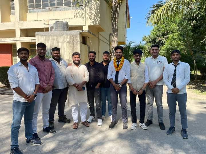 Rahul89404636's tweet photo. अखिल भारतीय विद्यार्थी परिषद द्वारा चिन्मय डिग्री कॉलेज से छोटे भाई हर्षित सैनी को छात्रसंघ अध्यक्ष पद प्रत्याशी बनाए जाने पर हार्दिक बधाई एवं ढेरों शुभकामनाएं l https://t.co/0Kb0jM1d0Y
