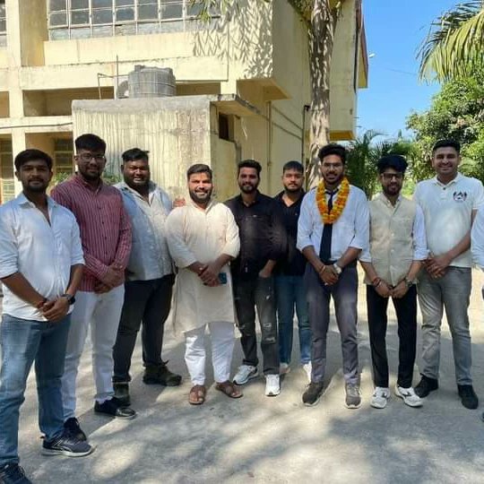 Rahul89404636's tweet photo. अखिल भारतीय विद्यार्थी परिषद द्वारा चिन्मय डिग्री कॉलेज से छोटे भाई हर्षित सैनी को छात्रसंघ अध्यक्ष पद प्रत्याशी बनाए जाने पर हार्दिक बधाई एवं ढेरों शुभकामनाएं l https://t.co/0Kb0jM1d0Y