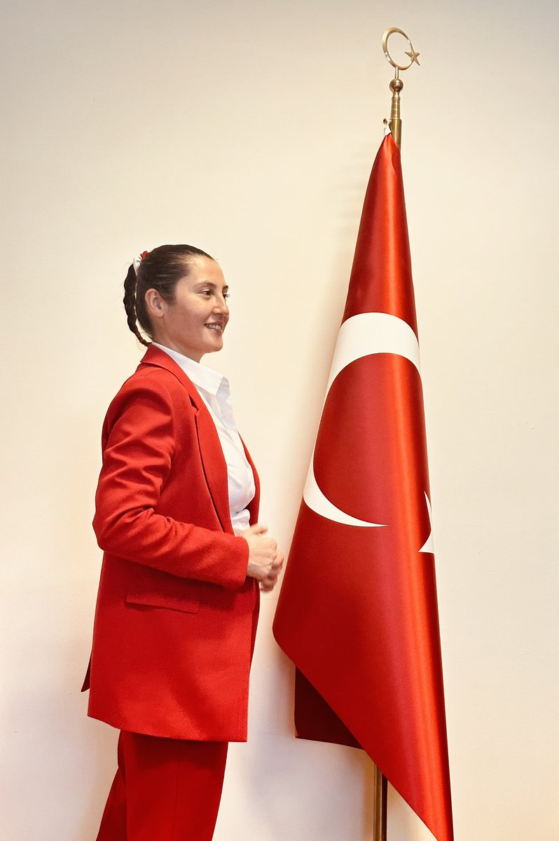 “Bizce Türkiye Cumhuriyeti anlamınca kadın, bütün Türk tarihinde olduğu gibi bugün de en saygın seviyede, her şeyin üstünde yüksek ve şerefli bir varlıktır.” 

🇹🇷🇹🇷🇹🇷 Emanetine sadakatle…🇹🇷🇹🇷🇹🇷

#parla100yaşındasın 
#Cumhuriyetimizin100YılıKutluOlsun 
#AtatürkCumhuriyeti