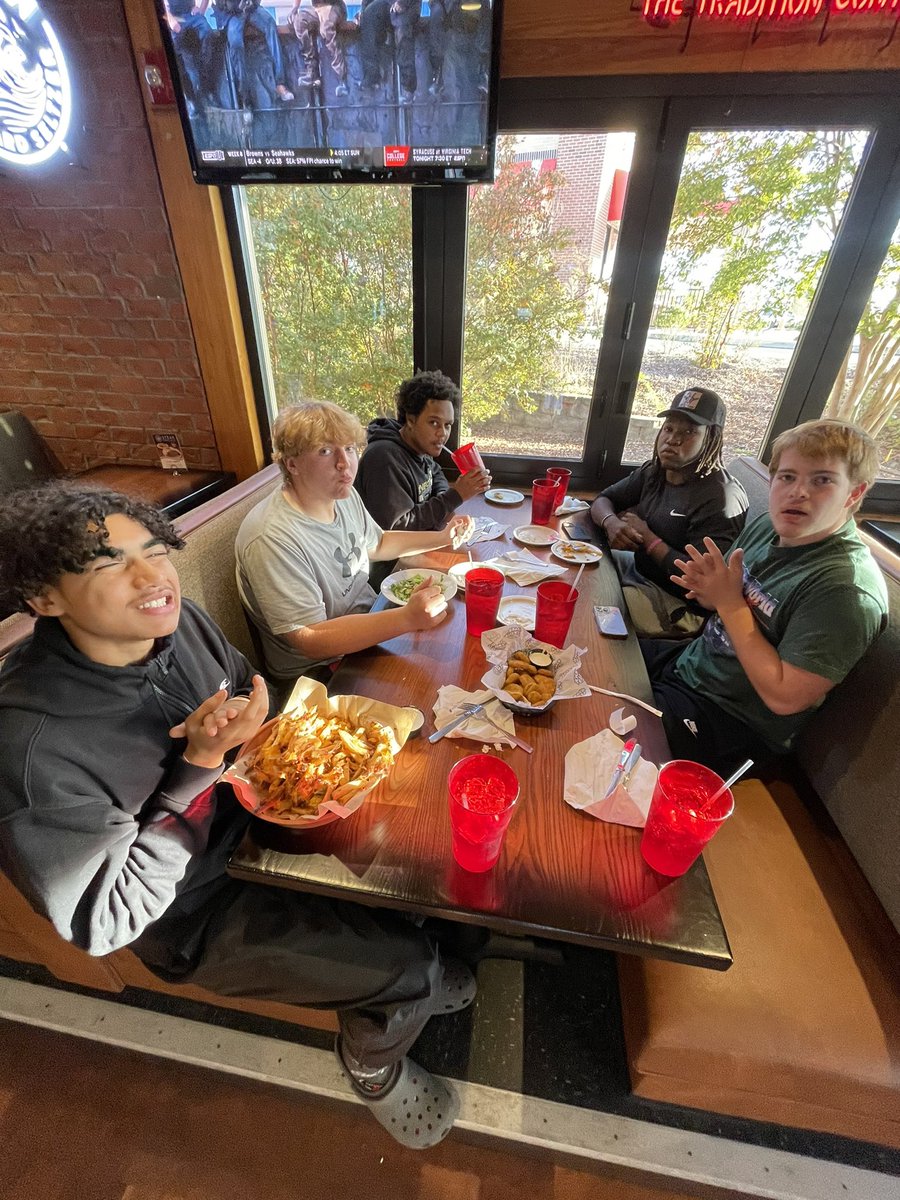 A big thank you to our meal sponsor, Kickback Jacks, for providing dinner to our leadership committee last night before the last regular season game. The players loved it!