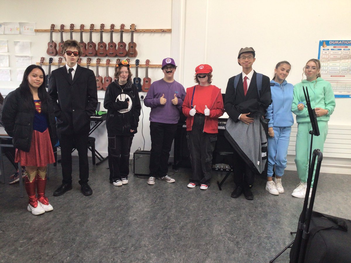 OideMary's tweet photo. Rang Tolka are Halloween ready! 🎃 https://t.co/oVRhqGS1ff
