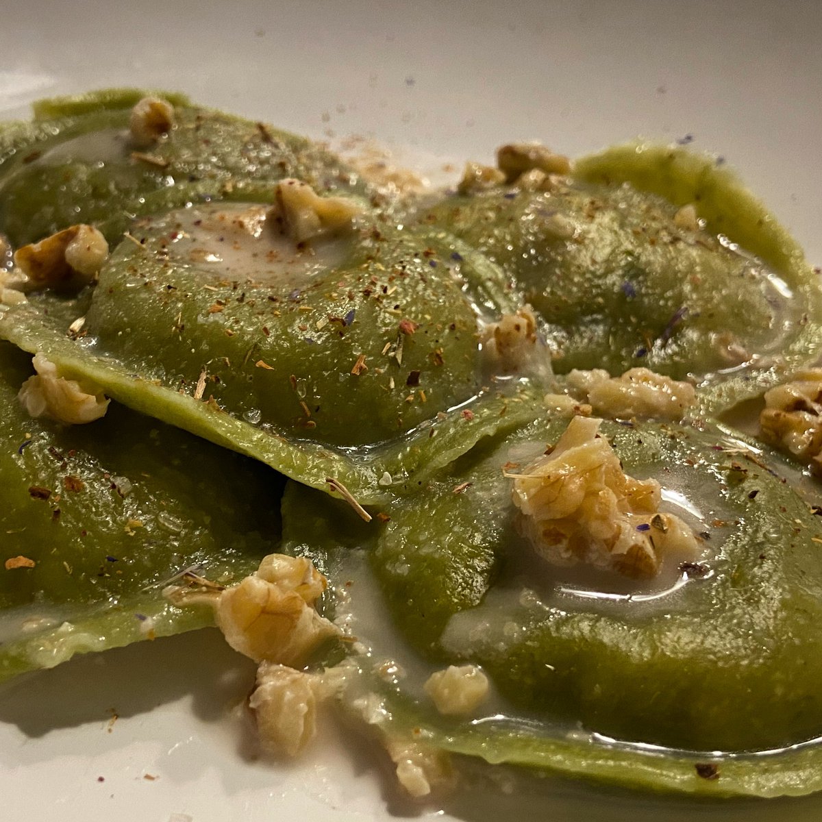 sabemosdepasta's tweet photo. 🔴⚫️BE HAPPY 😜
Queso #gorgonzola, nueces y MUCHA FIESTA 🥳🥳
#SORRENTINOS de Viernes ‼️
And #BEHAPPY my love 😍
#PASTAFRESCA
#makingpasta
#makinghappiness https://t.co/AWBJDehDqW