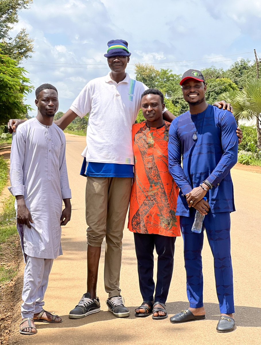 jessejosharts's tweet photo. Abeg forget about #verydarkman and #davido na my art dey feed me and my family.

This is the tallest man in Kaduna state who goes by the name Ezra. He is a descendant (direct lineage) of the famous Kagoro Giant from Southern kaduna “Katagwan”. https://t.co/7IRGSJ9eu5