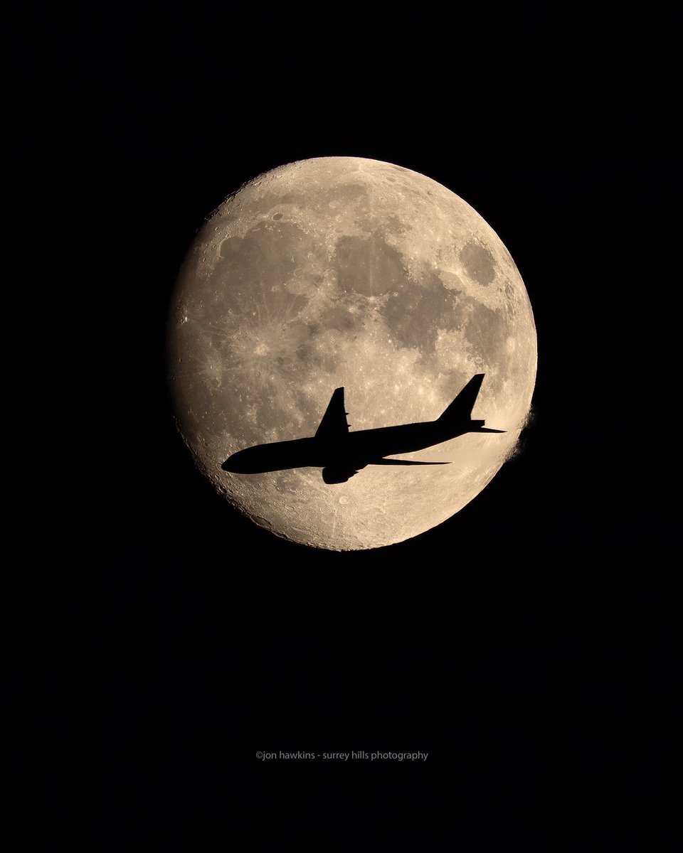 I'm so chuffed at this shot from last night, not just another one of my plane crossing the moon photos (yawn yawn) but this one has my Mrs on board! She's cabin crew for BA Flight BA178 JFK to LHR #britishairways #moon #boeing