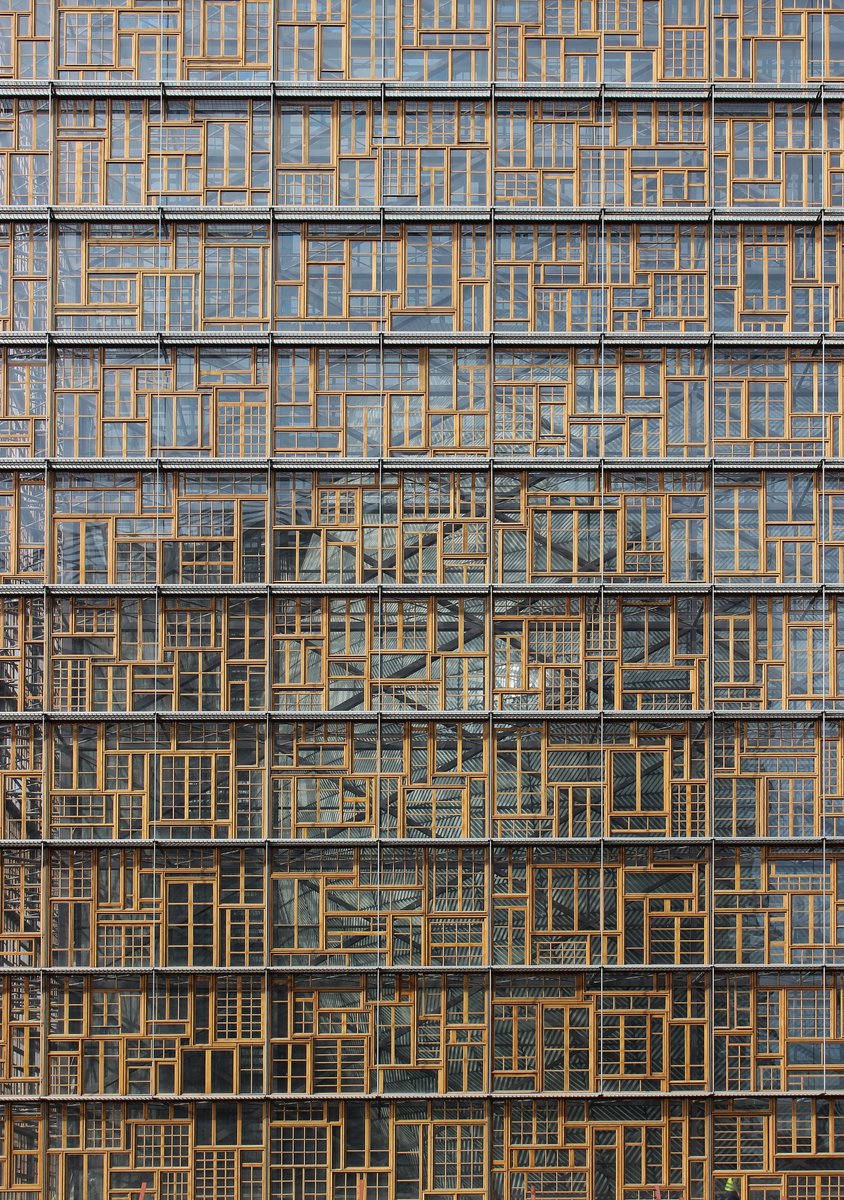 ForestryFuture's tweet photo. This is the facade of the Europa Building in Brussels. It's made from 3,750 reclaimed timber window frames from all over the EU.

Wood is an exceptionally durable material. If maintained windows made from heartwood will last centuries. #reuse #euforests #Horizon2020 https://t.co/l8sYVdjg1i