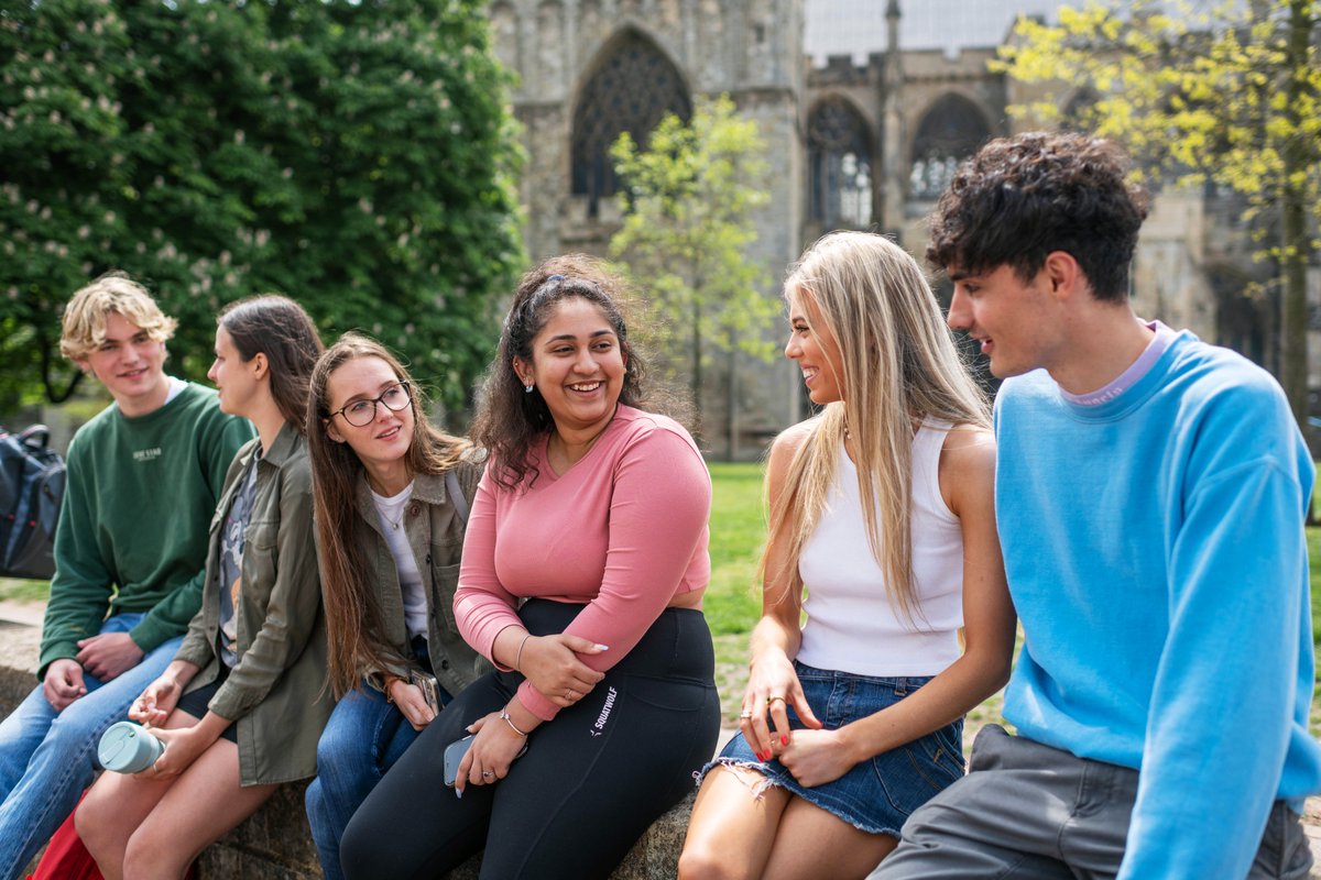 For #NCLW, find out how @UniofExe supports care-experienced students. There are lots of reasons to #TickTheBox on the UCAS form. Visit exeter.ac.uk/students/wp-su…