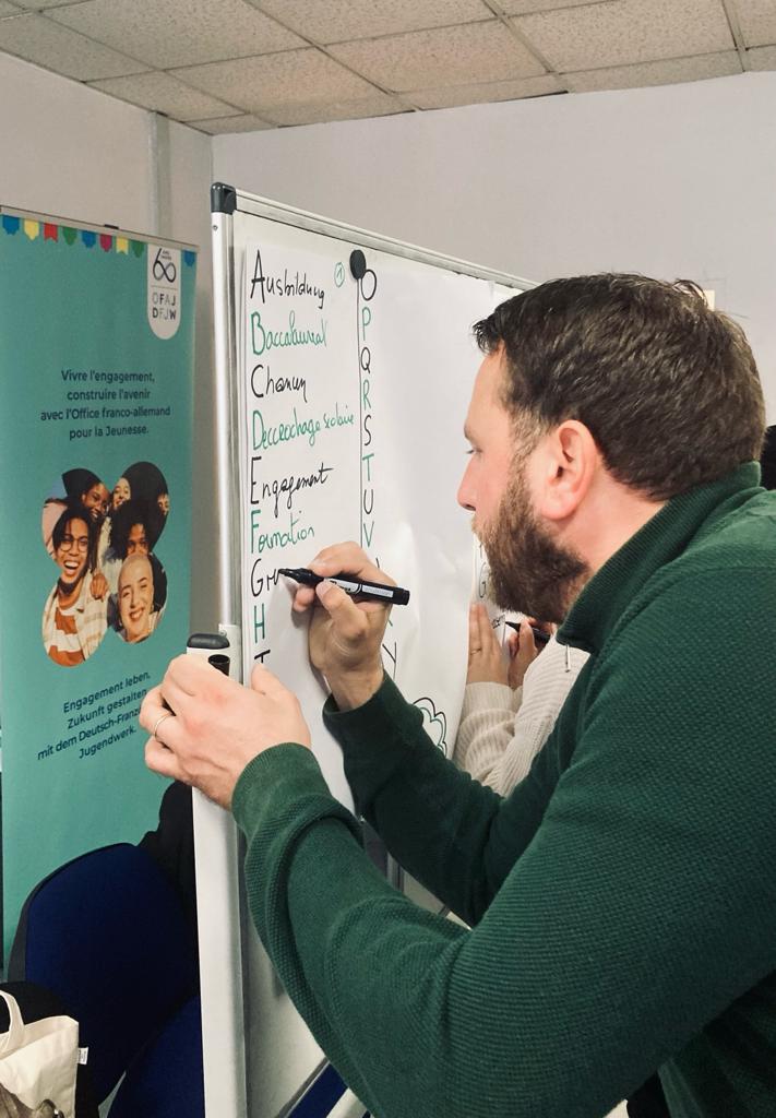 ofaj_dfjw's tweet photo. #Diversität, #Partizipation und politische Bildung: Wie Beteiligung ermöglicht und Engagement unterstützt werden kann, diskutieren rund 50 Fachkräfte aus #NRW & @hautsdefrance beim Netzwerktreffen der #RouteNN https://t.co/N98DTBHydA