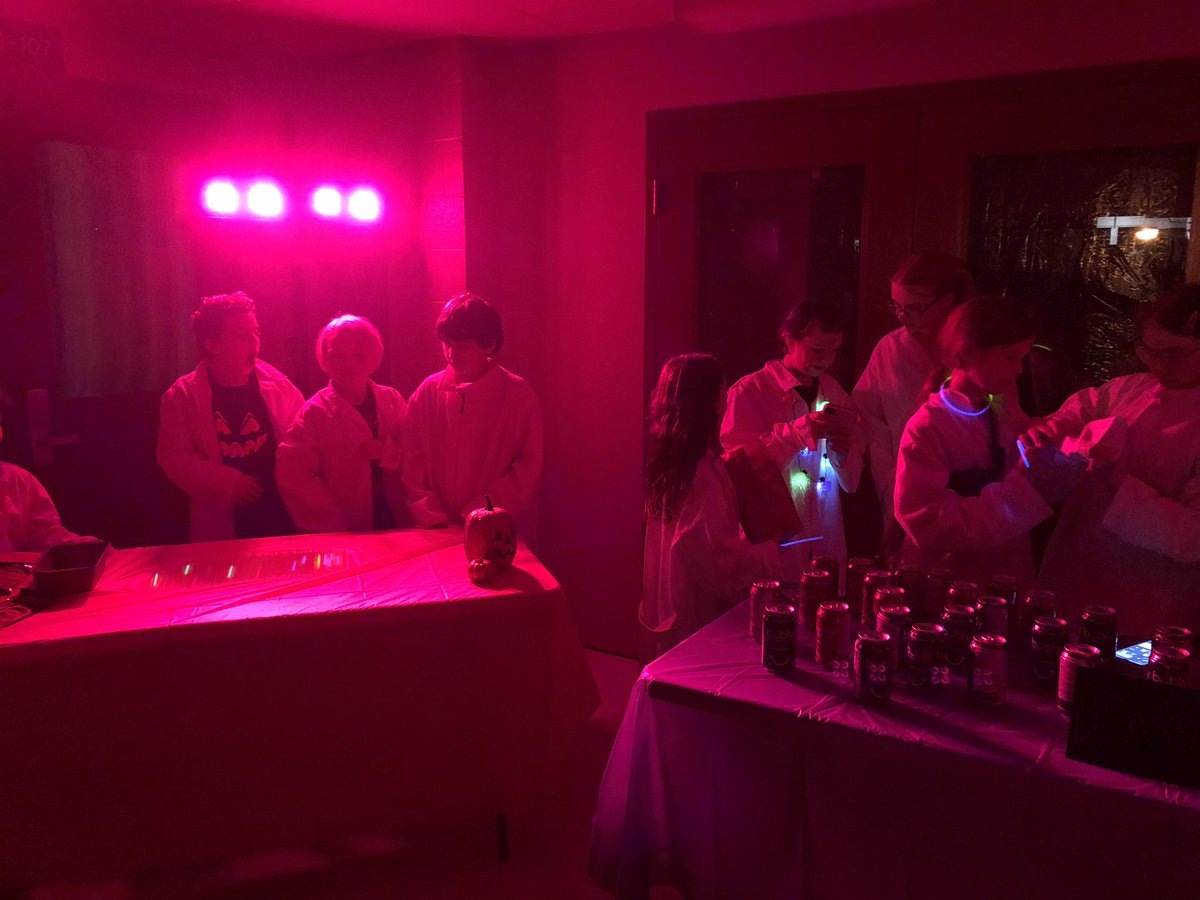 mpipanthers's tweet image. A spooktacular Halloween Dance!! The Grade 6”s and their teachers were the best hosts!! Alarmingly wonderful!! #fogmachine