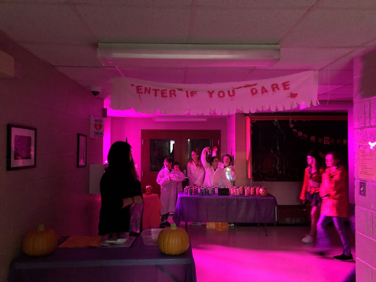 mpipanthers's tweet image. A spooktacular Halloween Dance!! The Grade 6”s and their teachers were the best hosts!! Alarmingly wonderful!! #fogmachine