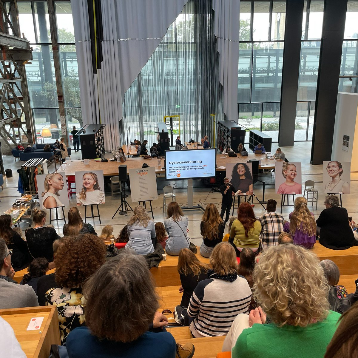 Gisteren was de inspiratiebijeenkomst vo in de <a href="/lochal013/">LocHal</a>. Het was een bruisende middag vol inspiratie, ontmoeting en verbinding! Met een boeiende keynote van <a href="/kluun/">Kluun</a> over het herstellen van leesplezier en inspirerende workshops. Samen gaan we voor #leeskracht! <a href="/Vereniging_omo/">vereniging OMO</a>