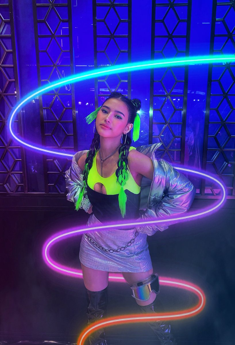 Last night at NYLON Manila Year 3000 party! Thank you <a href="/NYLONManila/">NYLON Manila</a> for inviting maxine. loveee her futuristic outfit.✨🚀 

#NYLONManilaYear3000 
#MaxineTrinidad
