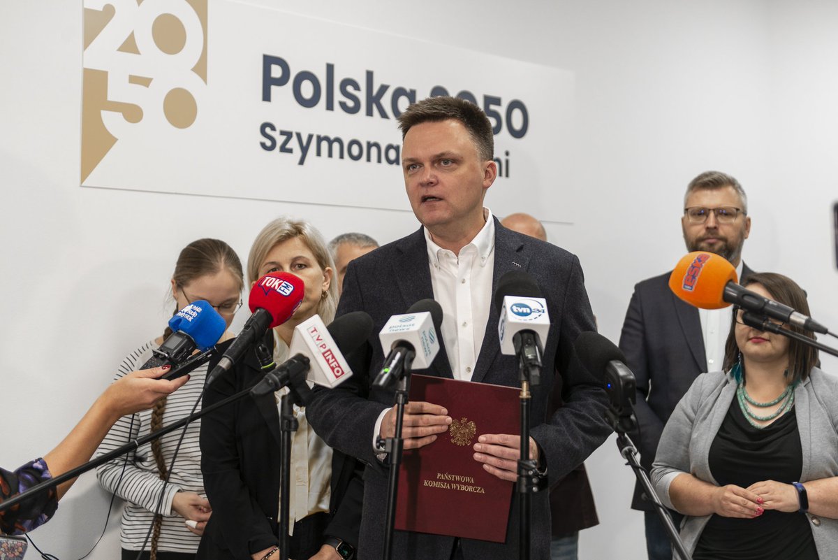 #Białystok: dla mnie ogromną radością było to, kiedy dwa dni temu na nieformalnym spotkaniu naszego klubu parlamentarnego widziałem uśmiechnięte twarze działaczek i działaczy, z którymi przez te trzy lata robiliśmy akcje środowiskowe👇
@szymon_holownia @PL2050Podlaskie
