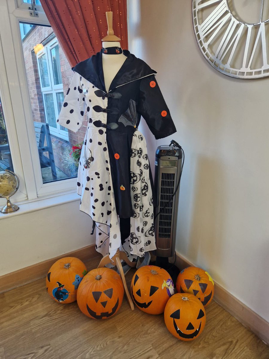 house_marrow's tweet photo. This weeks Horticulture Group supported by our Occupational Therapy team, enjoyed designing their own pumpkins 🎃.  They are now on proud display for Halloween.
#TeamMarrow #WorldOTDay2023 #Halloween #Pumpkins #HorticultureGroup https://t.co/DiIXcfY46U