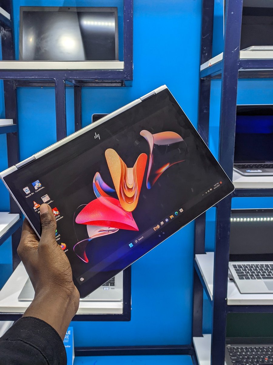 Deed_PC's tweet photo. Experience a new standard of sophistication with the HP EliteBook 1030 G2! Its sleek design and responsive touch screen redefine productivity. 💼✨
⇢ KES 44,999/= (Certified Refurbished Unit) https://t.co/ZDqng8t1hn
