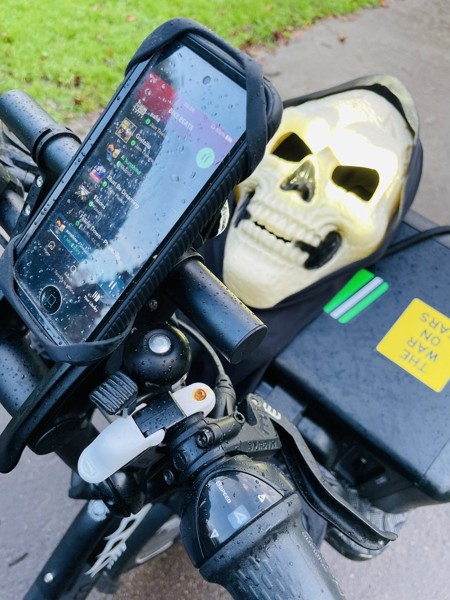 BikeWalkScoot's tweet photo. BIKE BUS: Massive turnout for the @RadnorCanton #MonsterBus this morning! Must have been a surreal sight seeing Mr Bones leading a #BikeBus that resembled a scene from a Zombie movie slash Drum &amp; Bass music video!! 🚲👻🎶🎃🏴󠁧󠁢󠁷󠁬󠁳󠁿💀 #FridayWeCycle https://t.co/WdNmwcjahN