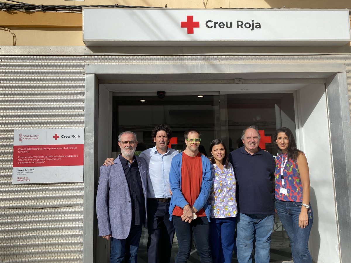 GrupoNealis's tweet photo. 🤲Nuestro  compromiso con los colectivos más vulnerables a través de organizaciones como @CruzRojaEsp se ha materializado recientemente con una nueva aportación que ha hecho posible la adquisición de dos sillones dentales adaptados a personas con diversidad funcional. https://t.co/tOA319G7sz
