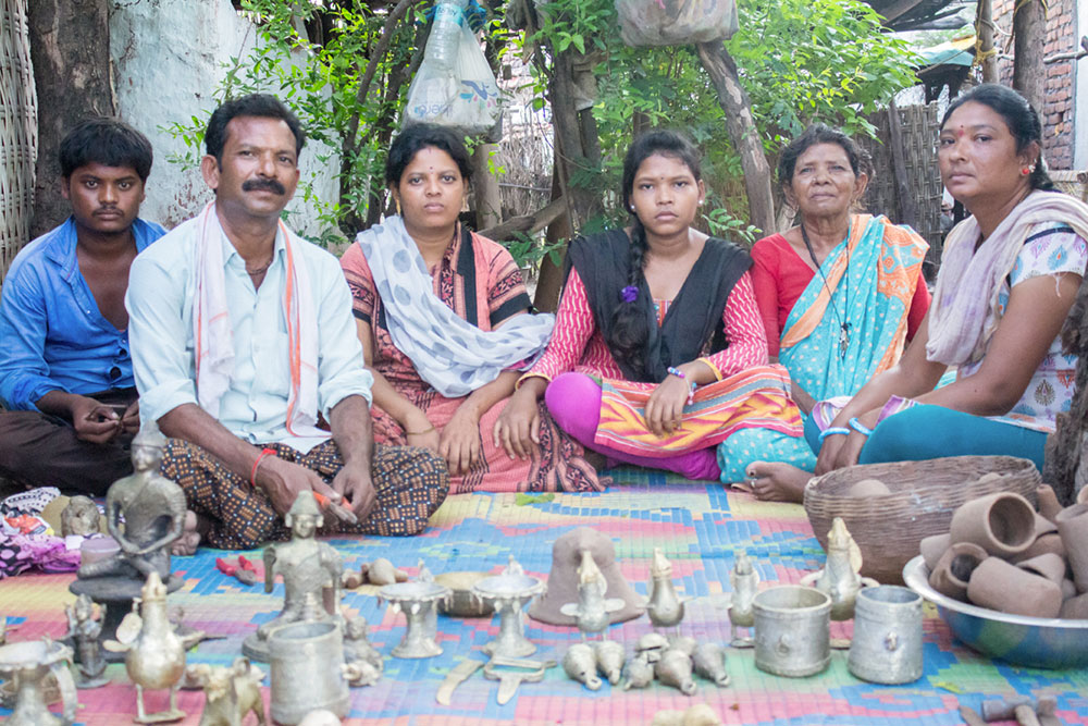 UniquelyTS's tweet photo. The entire process of making Dokra crafts is traditional and reflects the product’s aesthetic and simplicity. Each product is unique in design, size, and color because the mold is used only once and then broken. For more interesting facts checkout -https://t.co/M1ntQ5RxrB https://t.co/fyMc8XtQSe