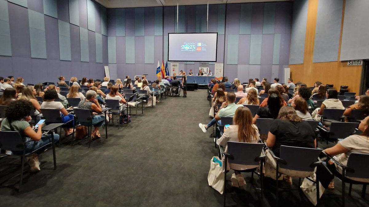 IGuttmann's tweet photo. 🗣️👏La mesa “La participación  como objetivo de la rehabilitación en  las personas con lesión medular” en el congreso #Paraplejia2023 ha contado con Blanca Cegarra (moderadora), el Dr. Joan Saurí, Júlia Castelló y Alex Castán, todos profesionales del Institut Guttmann. https://t.co/SR85hQ2KL2