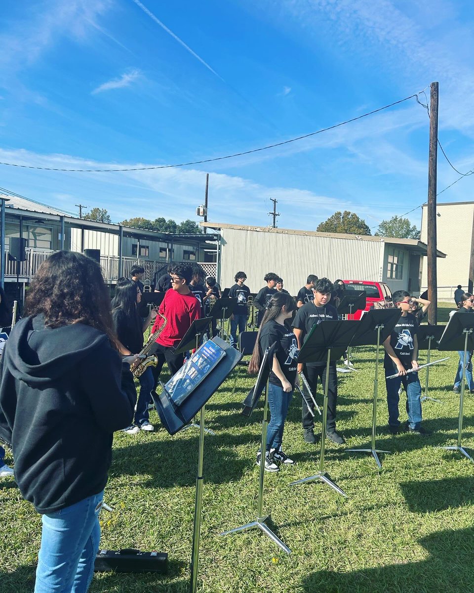 AMScoltband's tweet photo. Fall Festival Concert! @AldineISD @aldinefinearts #amspossible #coltsdeserveit @SPeralta_AMS https://t.co/SL0bTYTu6n