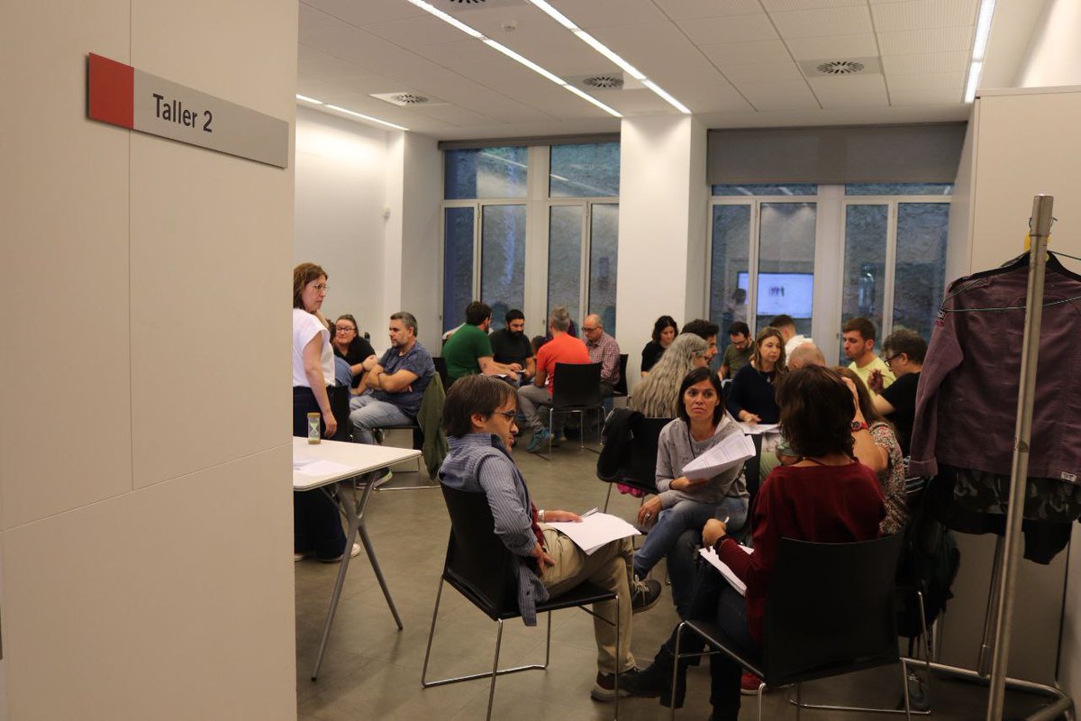 ❣️Les emocions per motivar i empoderar. 

El valor dels valors amb el model de valors Triaxial. 
💭 Pensem en quins són els nostres valors i com encaixen en la #XarxaÒmnia

Comenta quins són els teus valors. 👇🏿