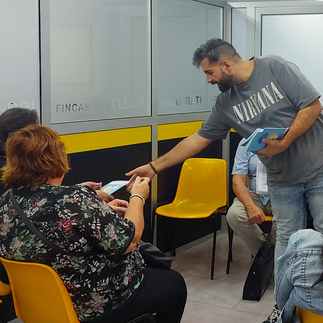 assocVINCLE's tweet image. 👉 Acompanyem les comunitats veïnals.

Les tècniques de VINCLE a l'Oficina de Rehabilitació Municipal ajuden les #comunitats a gestionar els programes de #rehabilitació d’edificis per la millora de l'eficiència energètica de l'Ajuntament de #Barcelona i #nextgeneration