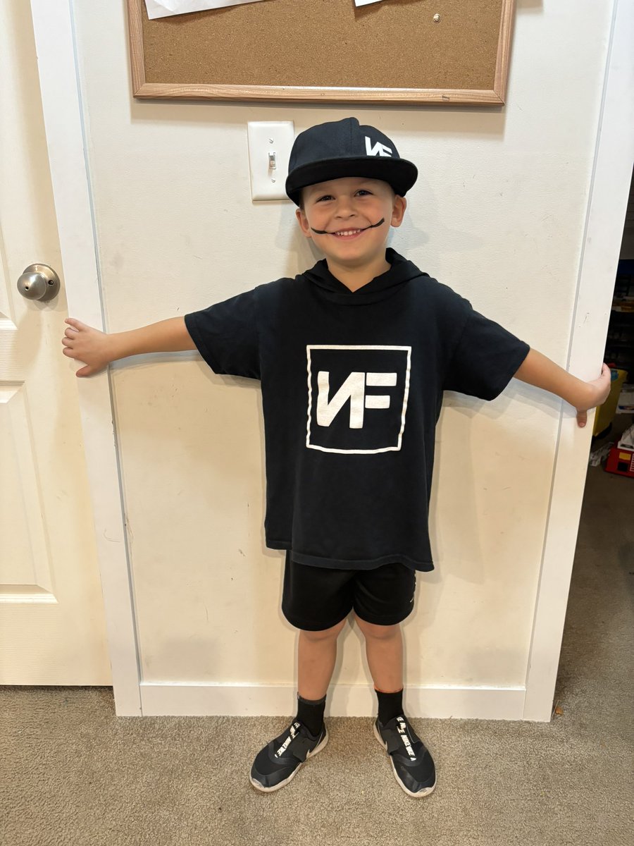 CLEdan216's tweet photo. Cameron has been a fan of @nfrealmusic since he was 2 has been 2 concerts and dressing up as him for Halloween @NFcommunityNF #hopetour #cloudstour https://t.co/YgpBxevzwc