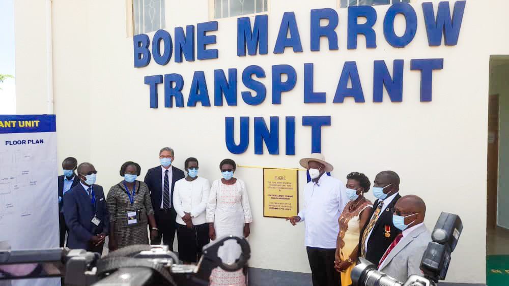 President Museveni inaugurates new Bone Marrow Transplant unit at the Joint Clinical Research Centre (JCRC), key in advancing medical research and treatment in #Uganda 🇺🇬. #SoftPowerNews #JCRCAt30