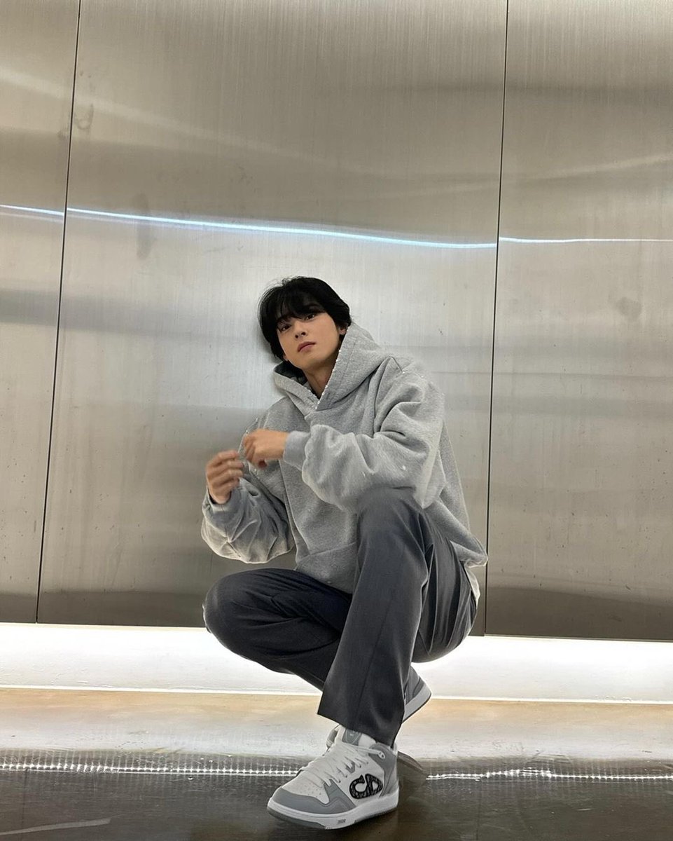 warloxrd's tweet photo. #.Dior #.DiorB57 https://t.co/ZJAF535t19