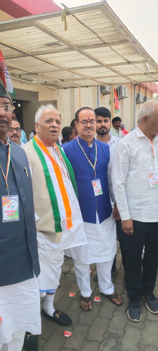 आजधनबाद लोकसभा समन्वय समिति की समीक्षा बैठक में भाग लिया l जिसमें बतौर अतिथि <a href="/avinashpandeinc/">Avinash Pande</a>  जी  <a href="/INCJharkhand/">Jharkhand Pradesh Congress</a>    के प्रदेश अध्यक्ष <a href="/RajeshThakurINC/">Rajesh Thakur</a> जी एवम लोकसभा के प्रभारी सह राज्य सरकार के मंत्री <a href="/BannaGupta76/">Banna Gupta</a> साथ समन्वय समिति के सदस्य गण मौजूद थे सभीका आभार एवं धन्यवाद
