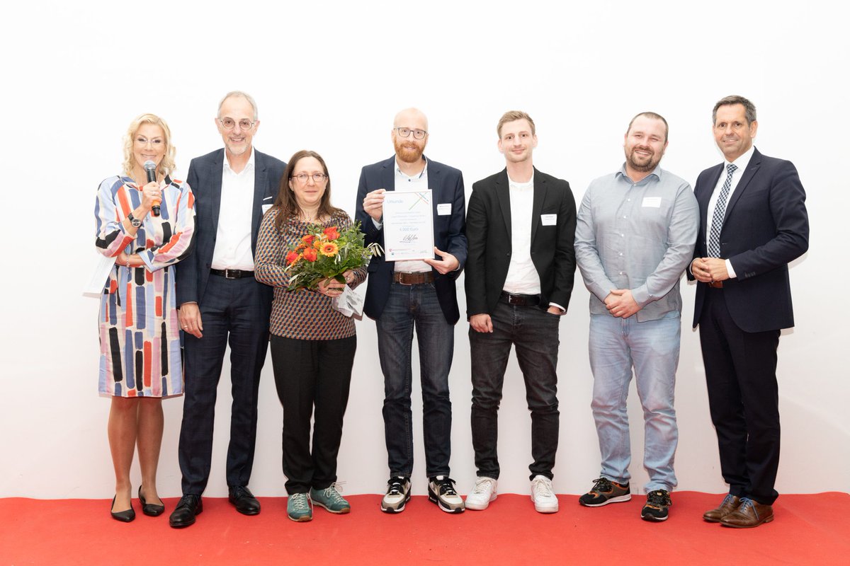 Lingen_FTW's tweet photo. #LINGEN #FTW: Der Niedersächsischer Minister für Wirtschaft, Verkehr, Bauen und Digitalisierung @OlafLies hat das Konzept von „Lingen Unverpackt“ zusammen mit „Lingener Weltladen“ und „LingenLiefert“ im Wettbewerb mit dem Motto „Gemeinsam aktiv – Handel(n) vor Ort“ ausgezeichnet. https://t.co/6ZrLz0aqjn