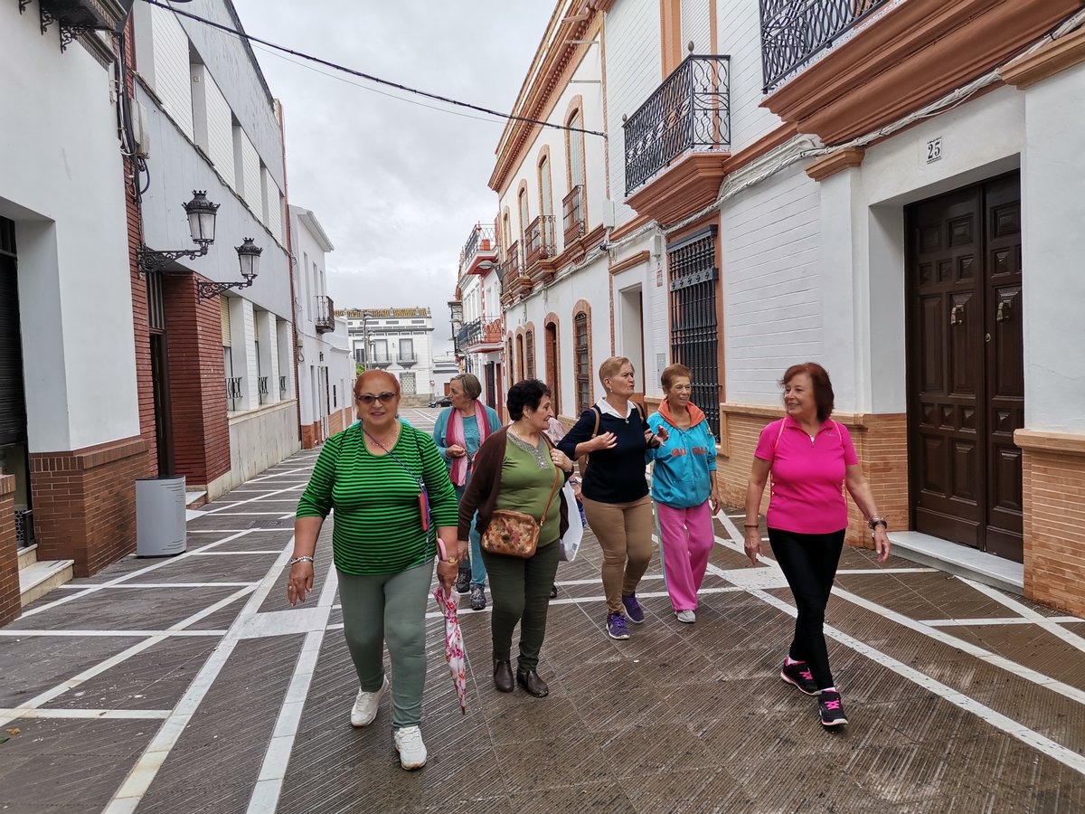 SolidaridadIn's tweet photo. 👉📷Día fantástico explorando la historia, la arquitectura y los lugares especiales de #RocianadelCondado #Huelva. Taller de #EnvejecimientoActivoIntergeneracional. #ProgramaCuentaConmigo
💫Jornada llena de aprendizaje y diversión junto a nuestras voluntarias. ❤️🏛️🚶♂️ https://t.co/Yms2lkKeAi