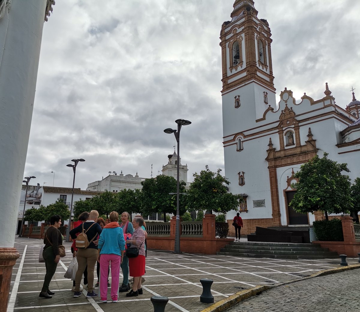SolidaridadIn's tweet photo. 👉📷Día fantástico explorando la historia, la arquitectura y los lugares especiales de #RocianadelCondado #Huelva. Taller de #EnvejecimientoActivoIntergeneracional. #ProgramaCuentaConmigo
💫Jornada llena de aprendizaje y diversión junto a nuestras voluntarias. ❤️🏛️🚶♂️ https://t.co/Yms2lkKeAi