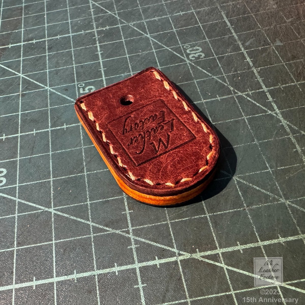 m_leather's tweet photo. 出光/シェルの給油タグケース

在庫がなくなってきたので補充制作

3Dプリンタで治具をつくってあったから、効率よく作れました

#出光 #drivepay #shell #easypay 
#レザー #革 #ハンドメイド #手作り #革小物 #手縫い #積み革 #マヤ #maya https://t.co/7JzHg6gnOd