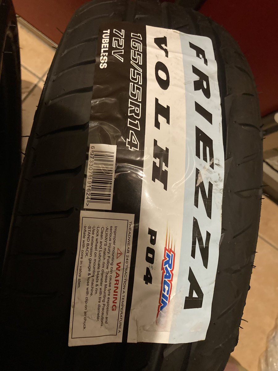 SEIJIN_drift's tweet photo. ネット上にほとんど上がってない怪しいタイヤ買ってみた!カプドリで使用してみまーす✨…なんか結構グリップ高そう。
FRIEZZA VOLH P04 165/55R14
TW240
#friezza https://t.co/Gj5Ff4tBqd