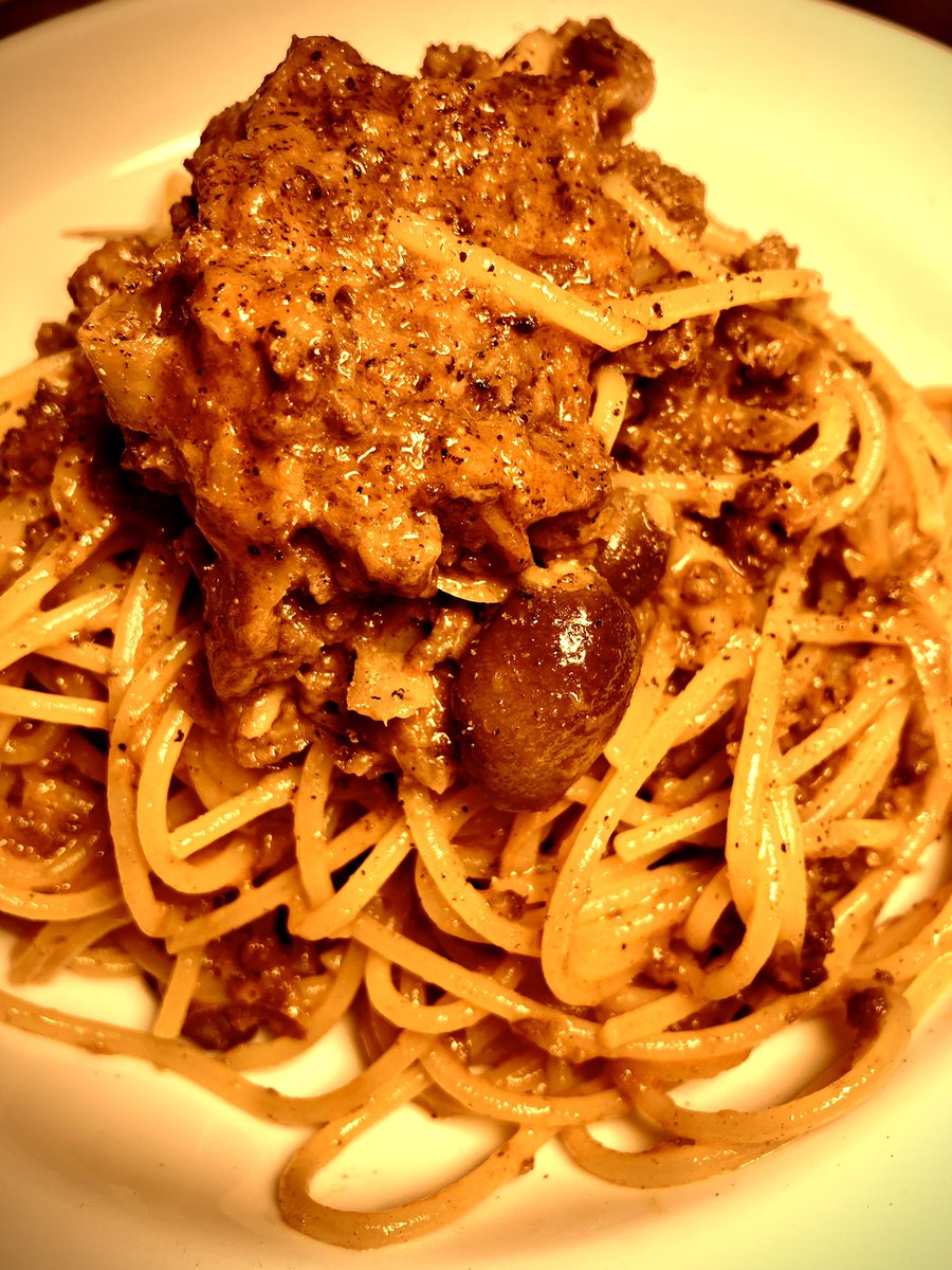 Hoppers_TMC's tweet photo. 本日のパスタ
秋香る牛挽肉のゴボネーゼ¥1.000（税込）
すりおろしとささがきのゴボウのW、秋全開の一皿。ゴボウの風味を損ねない、ポルチーニとしめじによりもはや秋の森を食すと同義。

#反町駅
#1人飲み
#横浜Fマリノス応援ショップ
#今週も喜田さんで勝つ https://t.co/e3HgFEjL0k