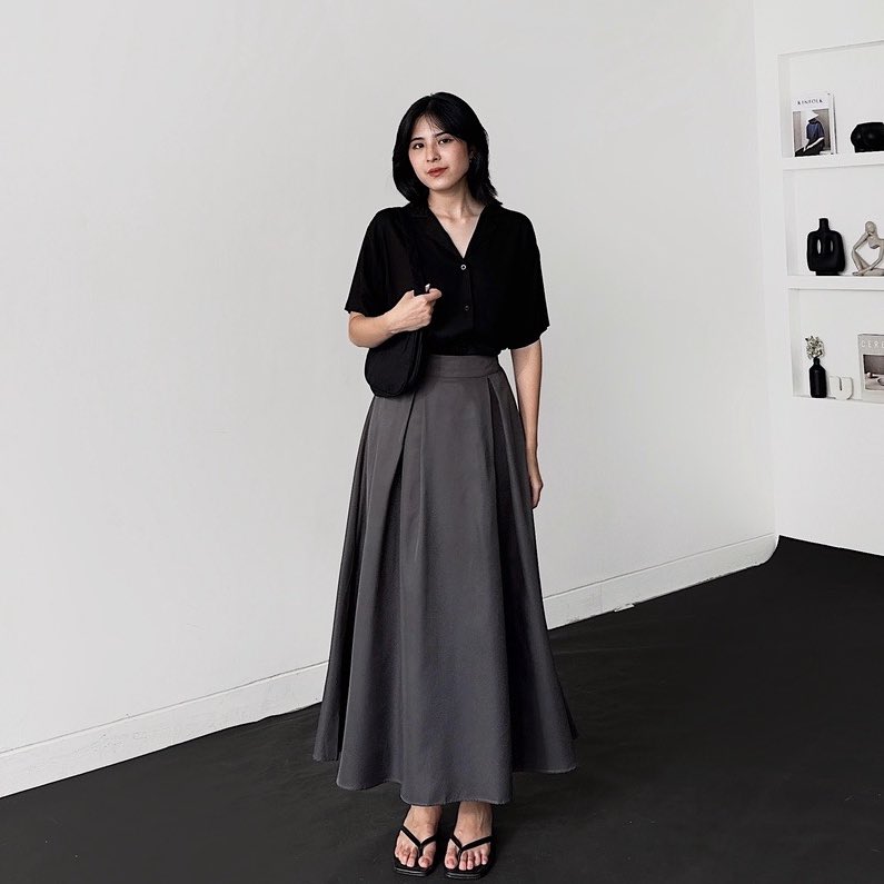maharanilyss's tweet photo. basic skirt on shopee

— a thread https://t.co/HwqEDZesbx