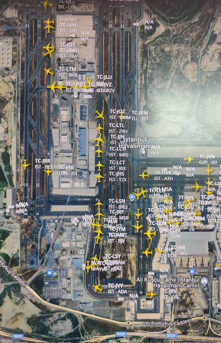 _stavmat's tweet photo. Aujourd'hui record mondial battu, nous en sommes à 1h50 de roulage au départ d'Istanbul @igairport

1h50 de roulage ..... 1h50.....et pas encore décollé https://t.co/uN22dQFsjw