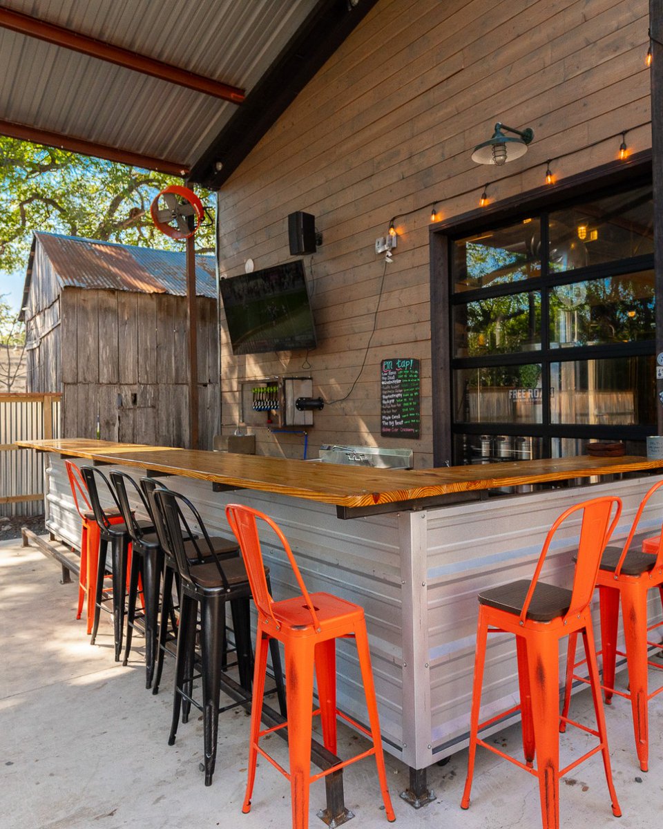 FreeRoamBrewing's tweet photo. No tricks, just treats at Free Roam Brewing this Halloween weekend! 🎃

Enjoy live music, tasty delights from food trucks, and cold brews. 👻 Gather your ghouls and join the festivities! https://t.co/GdixRPymkm