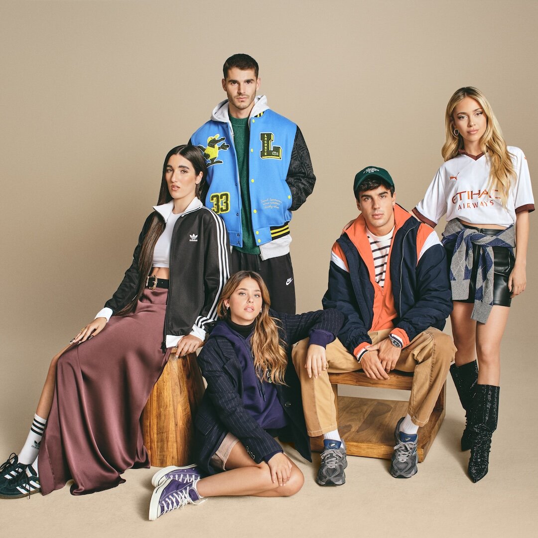 elcorteingles's tweet photo. ✨ @judeline__, @MeeeeeeeeL_, @nicolewallacez, @oscar_casas_ y @AnaMenaMusic. El futuro es ahora ❤️  WELCOME TO THE NEW ERA ➡️ https://t.co/u5Rznmyql8 https://t.co/jHgDo10KbO