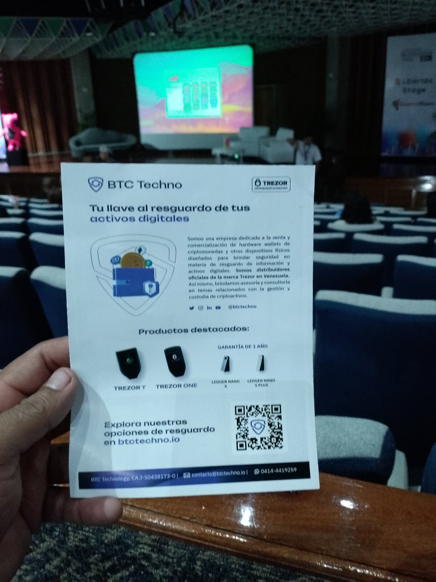 Ymberreina's tweet photo. Desde la #AulaMagna #UCAB visitamos a los panistas de @btctechno tu llave al resguardo de tus activos digitales #TrezorT #TrezorOne #LedgeraNanoX https://t.co/mXQRW7DYCi