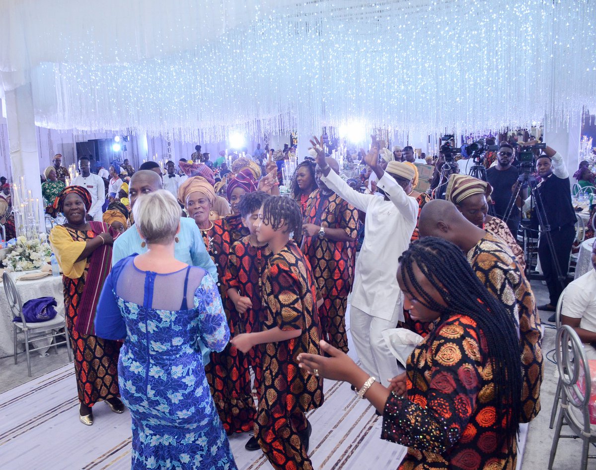 officialshuga's tweet photo. The Akinnagbes bid their mother farewell in grand style and with thanksgiving for a life well lived! 

We pray eternal rest for Princess (Mrs.) Christiana Mopelola Akinnagbe.

#shugaband #celebrationoflife #liveband https://t.co/GgWllU7wCV