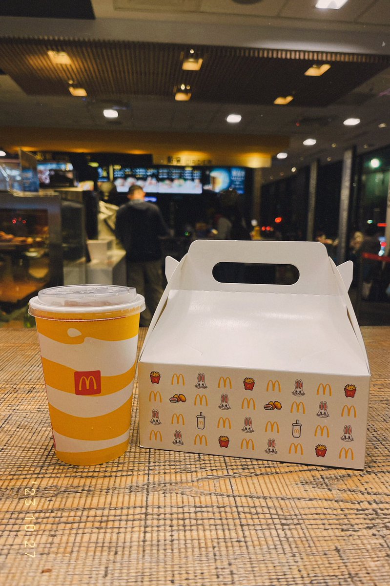 kittyJiaYu's tweet photo. 跟風！
#NewJeans #McDonald #Taiwan #マクドナルド #麥當勞 https://t.co/ZNwAAAEytA