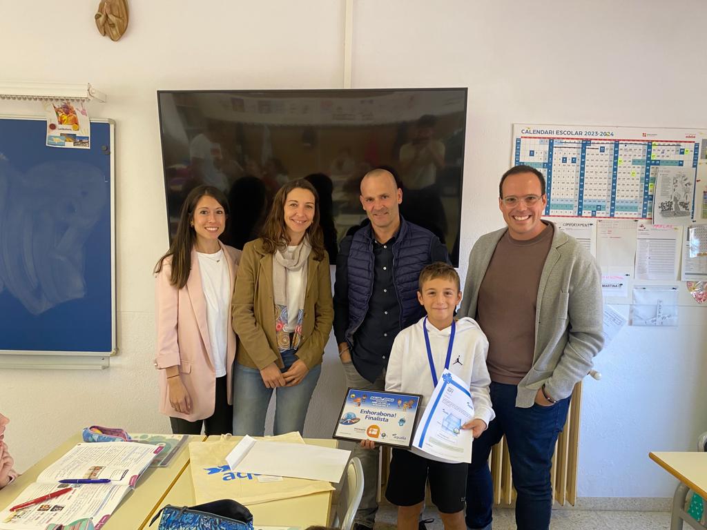 Aj_Tordera's tweet photo. 🥳🤝Aquest matí l'alcaldessa @elisabetmp , acompanyada pel regidor d'Educació @peregc7 i la regidora d'Obres i Serveis, @barbaraverges i el director d'Aqualia a Tordera Jesús Coma, han visitat els centres d'ensenyament de @escolabrianxa , @eignasiiglesias  i @VedrunaTordera ⬇️ https://t.co/axqInmcqnC